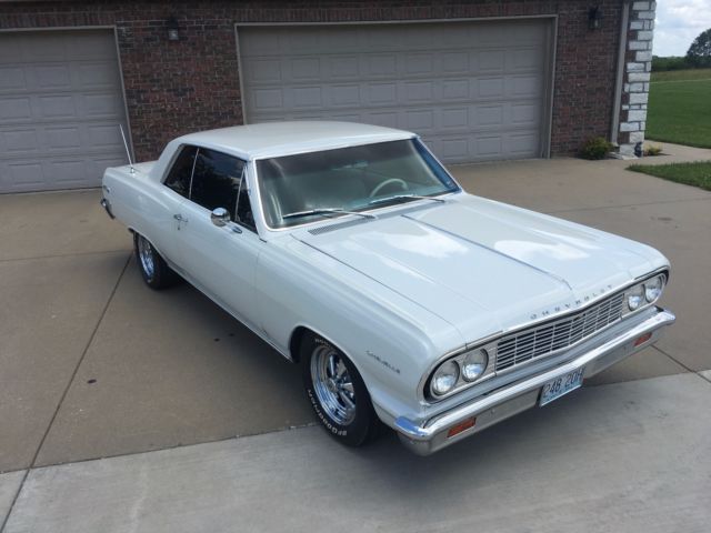 1964 White Chevrolet Chevelle 2dr Hard Top