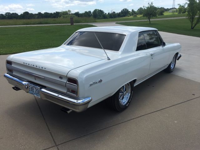 1964 White Chevrolet Chevelle 2dr Hard Top