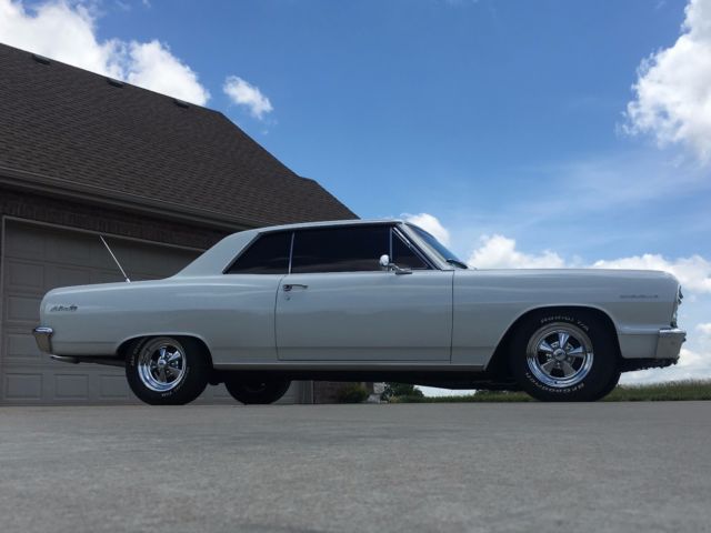 1964 White Chevrolet Chevelle 2dr Hard Top