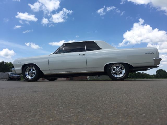 1964 White Chevrolet Chevelle 2dr Hard Top