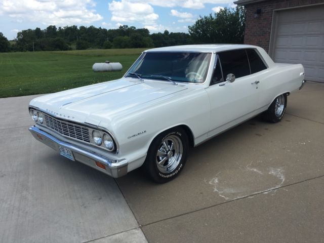 1964 White Chevrolet Chevelle 2dr Hard Top