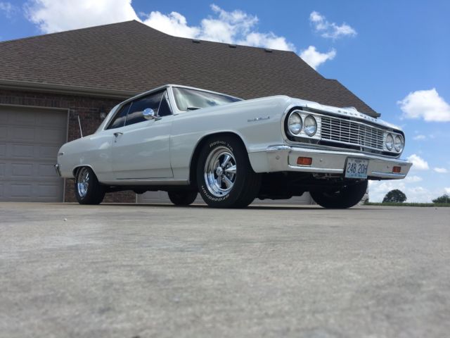 1964 White Chevrolet Chevelle 2dr Hard Top