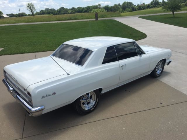 1964 White Chevrolet Chevelle 2dr Hard Top