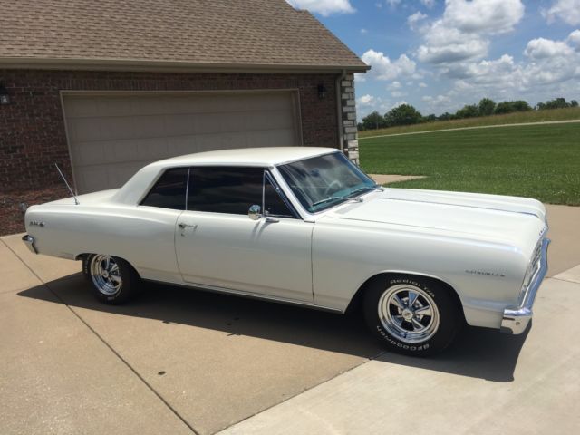 1964 White Chevrolet Chevelle 2dr Hard Top