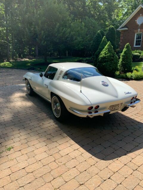 1964 White Chevrolet Corvette Coupe