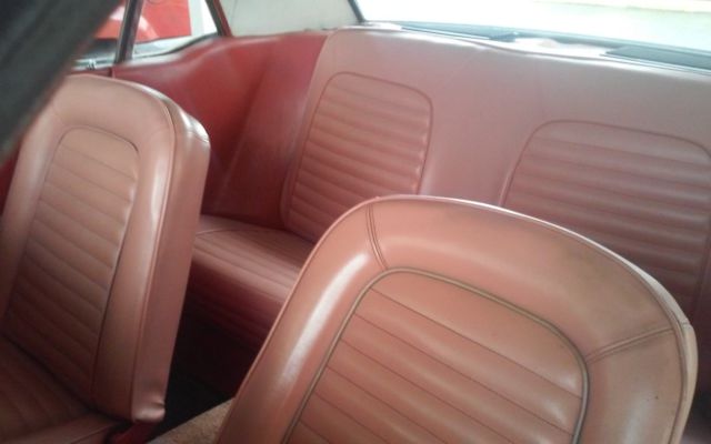 1964 Wimbledon white Ford Mustang Coupe