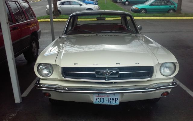 1964 Wimbledon white Ford Mustang Coupe