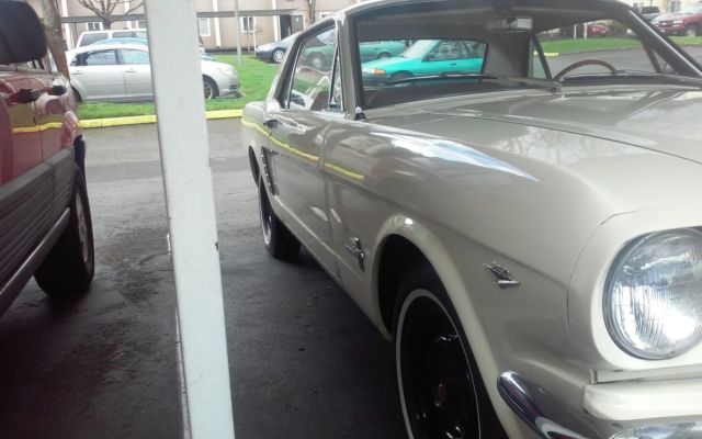 1964 Wimbledon white Ford Mustang Coupe