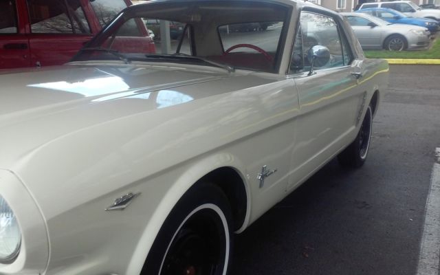1964 Wimbledon white Ford Mustang Coupe