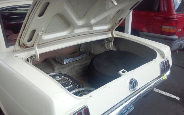 1964 Wimbledon white Ford Mustang Coupe