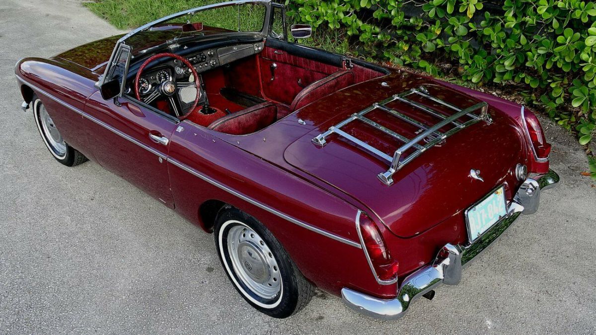 1964 BURGUNDY MG MGB CONVERTIBLE
