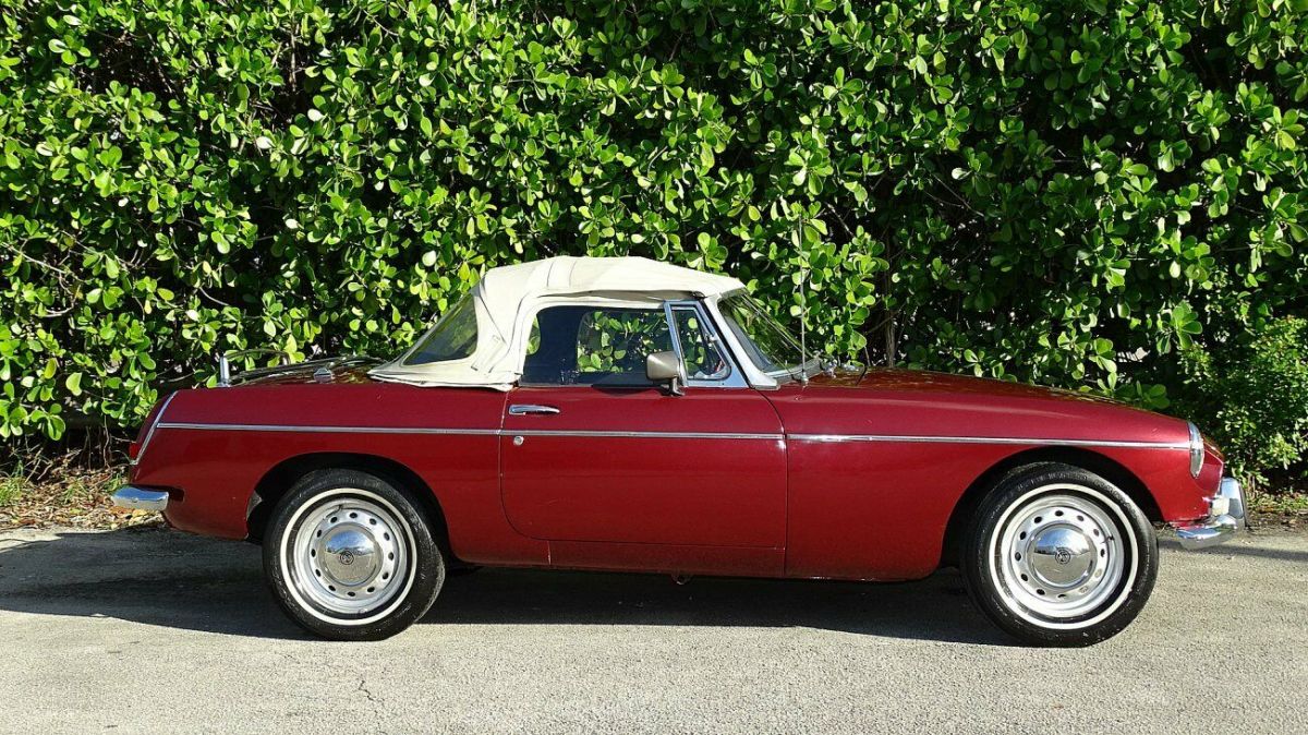 1964 BURGUNDY MG MGB CONVERTIBLE