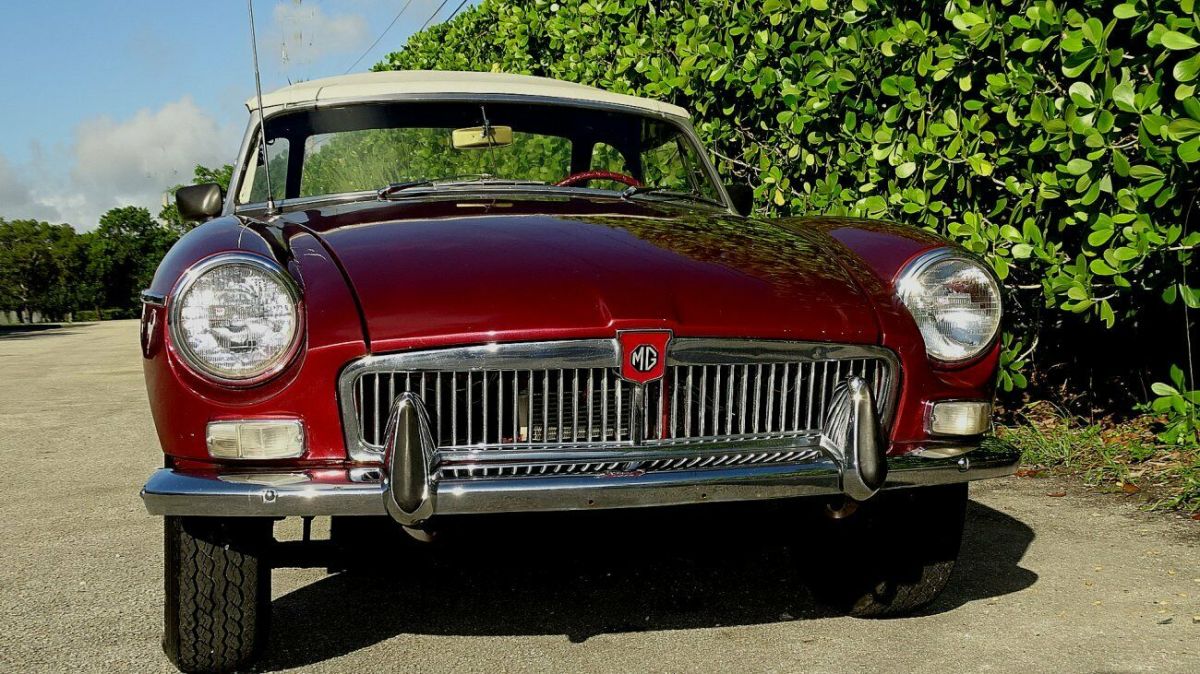 1964 BURGUNDY MG MGB CONVERTIBLE