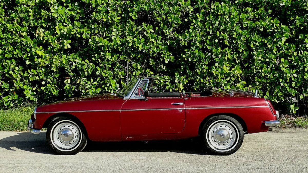 1964 BURGUNDY MG MGB CONVERTIBLE