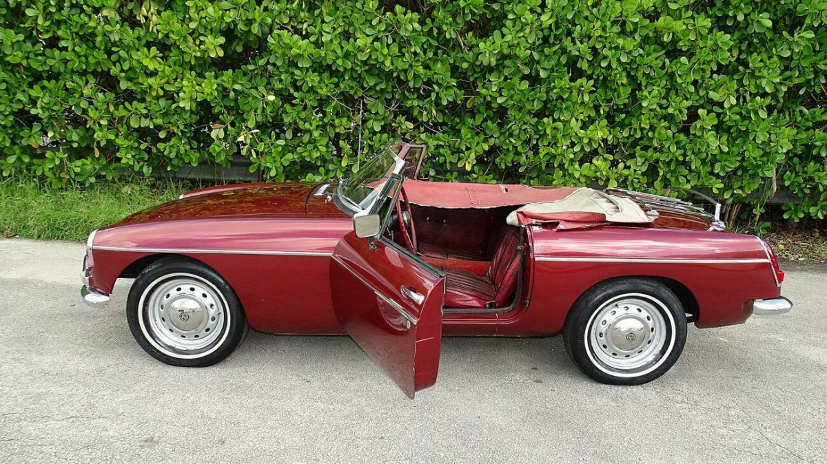 1964 BURGUNDY MG MGB CONVERTIBLE