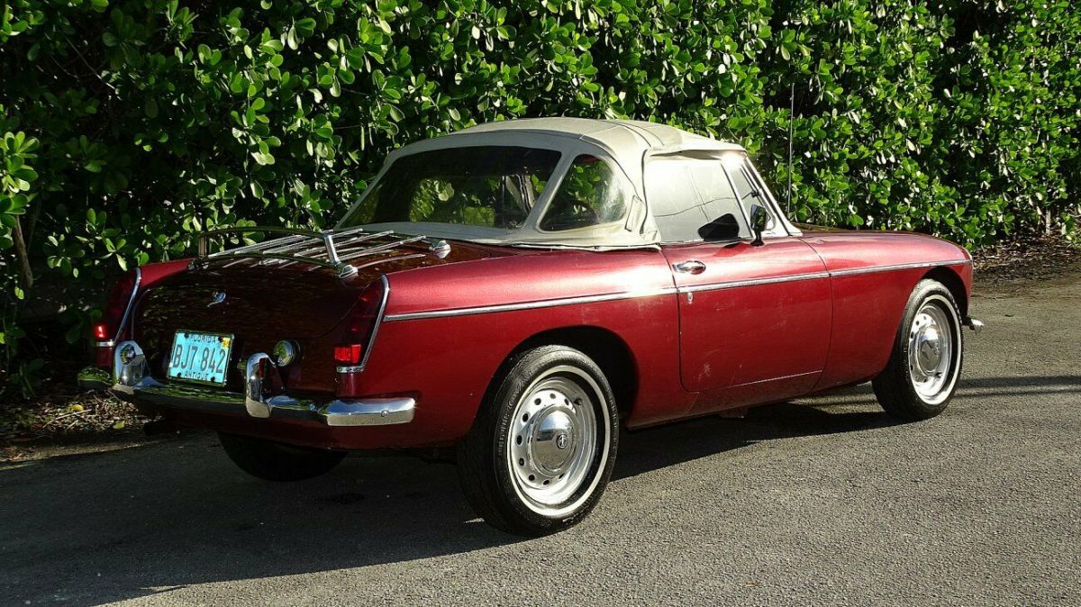1964 BURGUNDY MG MGB CONVERTIBLE