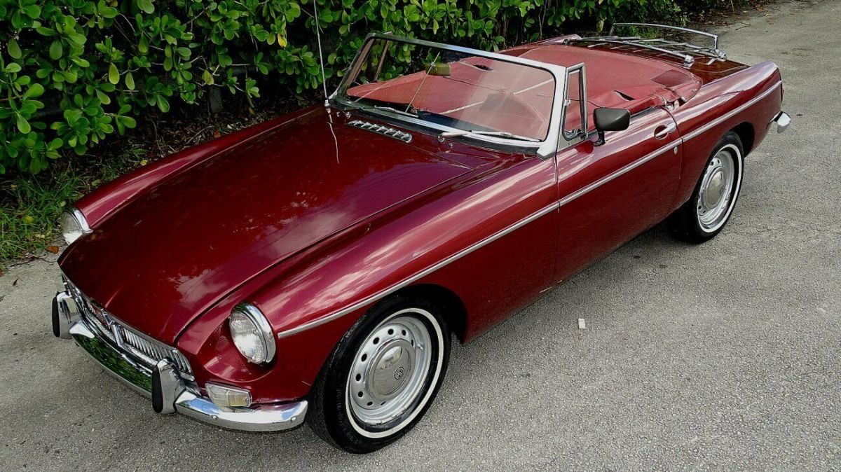 1964 BURGUNDY MG MGB CONVERTIBLE