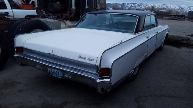 1964 White Oldsmobile Ninety-Eight Sedan