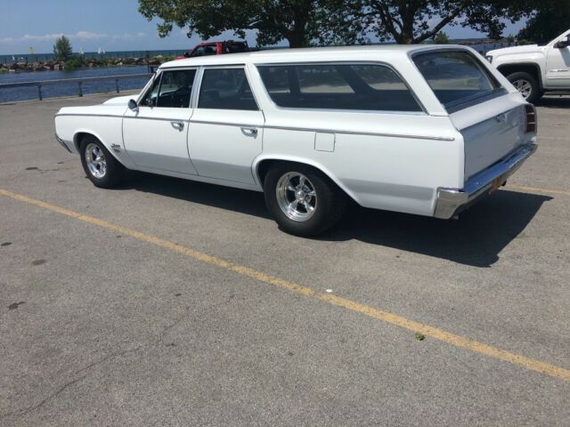 1964 White Oldsmobile Cutlass Wagon