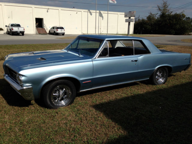 1964 Blue Pontiac GTO