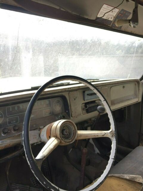 1964 White Chevrolet Suburban