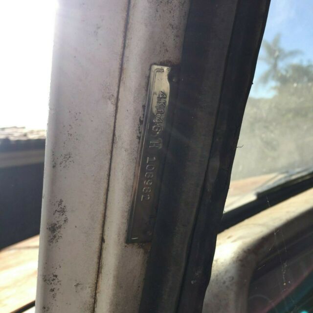 1964 White Chevrolet Suburban