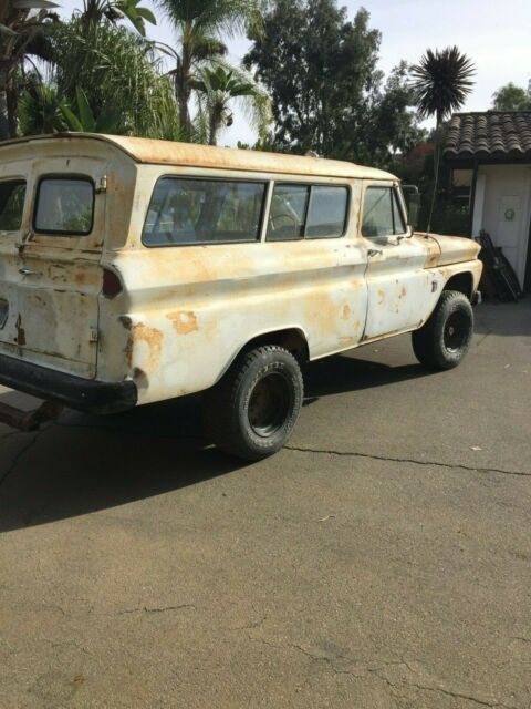 1964 White Chevrolet Suburban