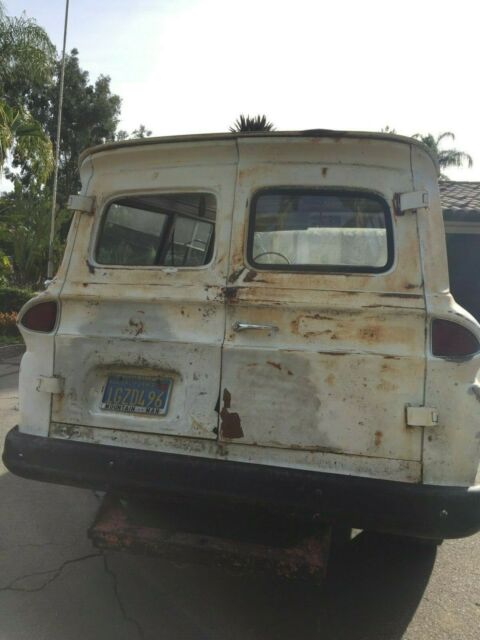 1964 White Chevrolet Suburban