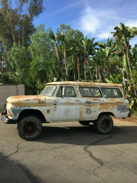 1964 White Chevrolet Suburban