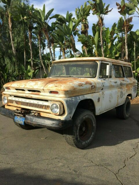 1964 White Chevrolet Suburban