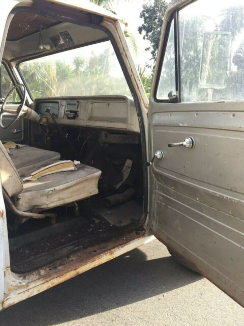 1964 White Chevrolet Suburban