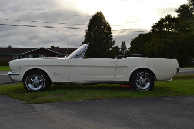1964 WHITE Ford Mustang Convertible