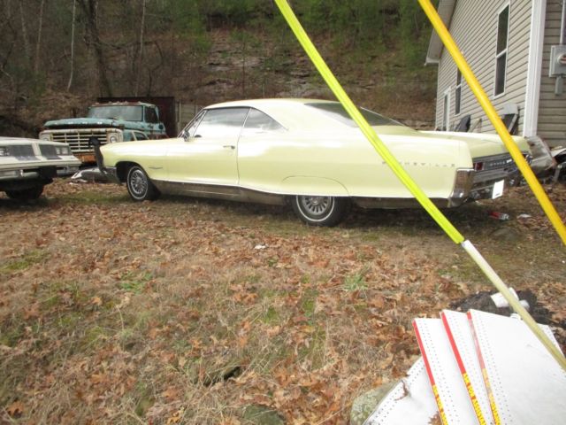 1965 Yellow Pontiac Bonneville hardtop