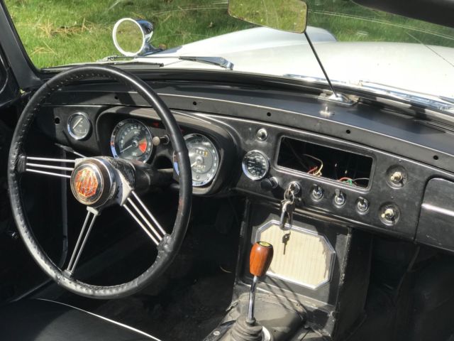 1965 White MG MGB Convertible