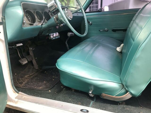 1965 White Chevrolet Chevelle