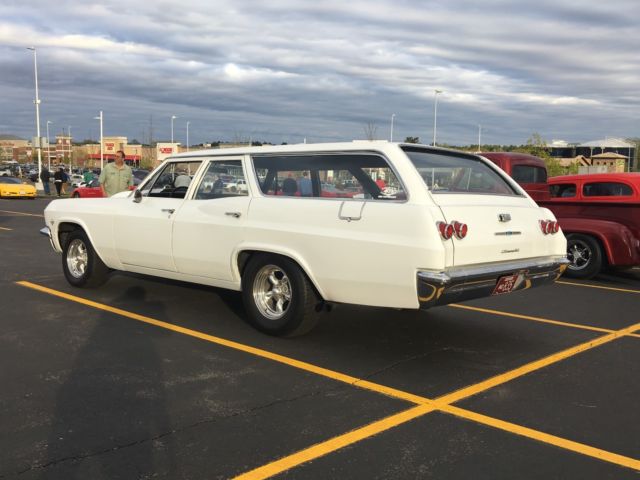1965 White Chevrolet Impala Wagon