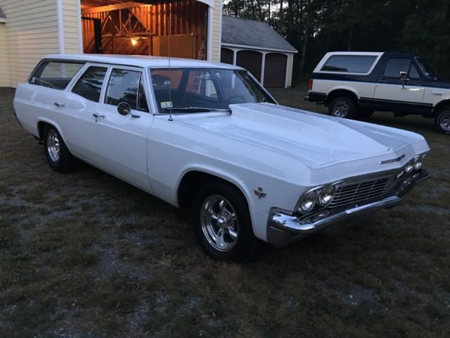 1965 White Chevrolet Impala Wagon