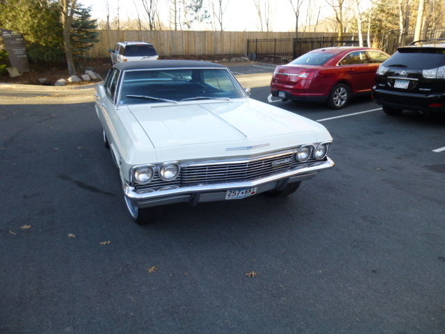 1965 White Chevrolet Capriceold Sedan