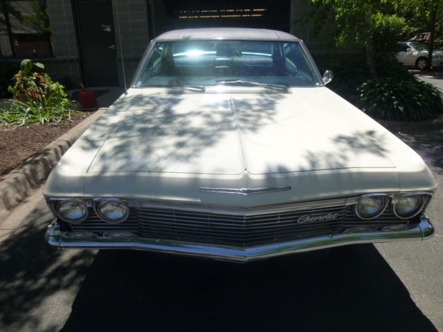 1965 White Chevrolet Capriceold Sedan