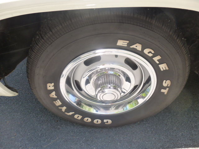 1965 White Chevrolet Capriceold Sedan