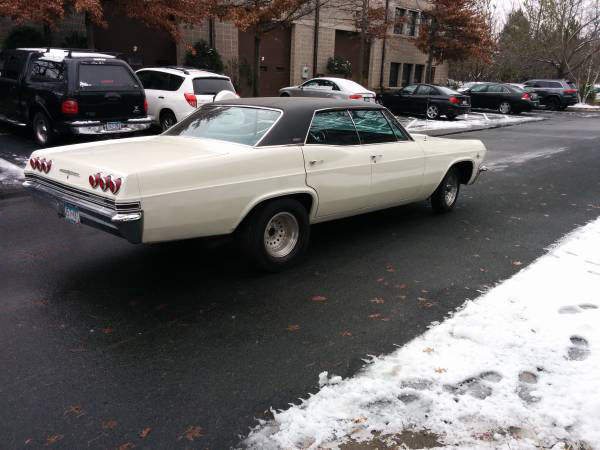 1965 White Chevrolet Capriceold Sedan