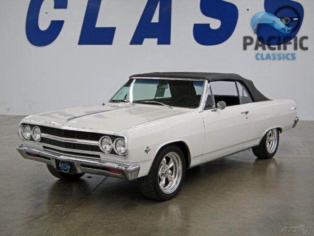 1965 White Chevrolet Chevelle Convertible