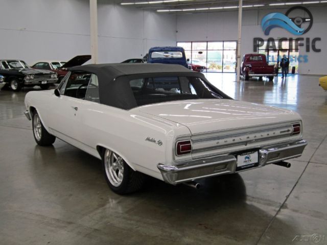 1965 White Chevrolet Chevelle Convertible