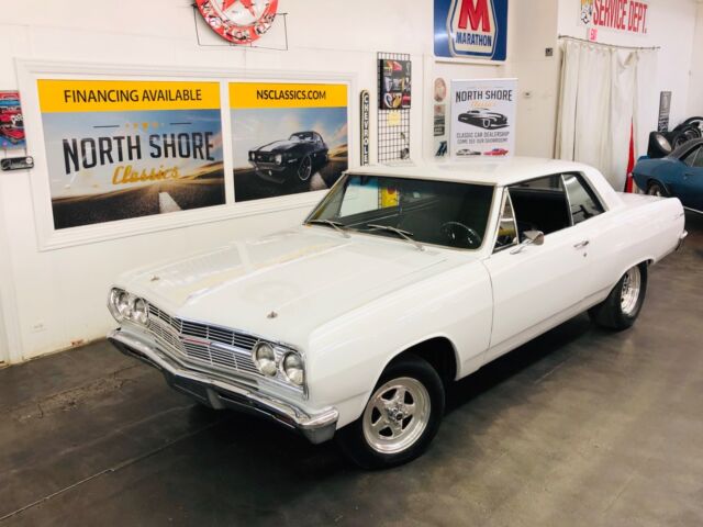 1965 White Chevrolet Chevelle Coupe