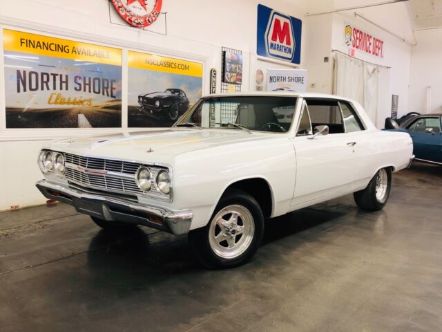 1965 White Chevrolet Chevelle Coupe