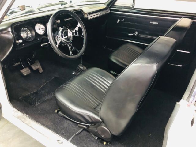 1965 White Chevrolet Chevelle Coupe