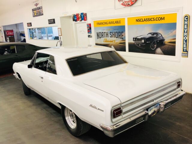 1965 White Chevrolet Chevelle Coupe