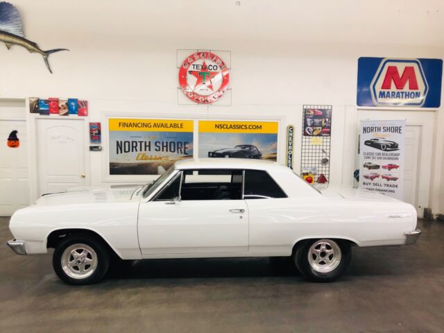 1965 White Chevrolet Chevelle Coupe