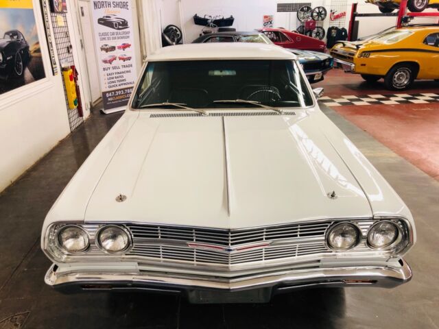 1965 White Chevrolet Chevelle Coupe