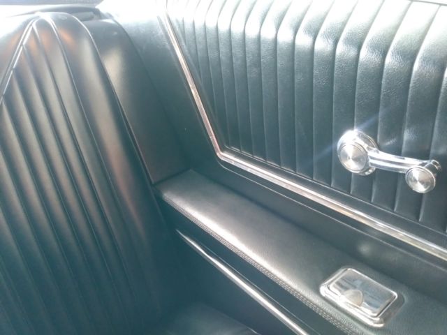 1965 White Chevrolet Impala 2 door hardtop